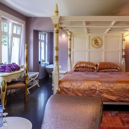 B&B Saint-Georges -Located In The City Centre Of Bruges- Extérieur photo A suite at the hotel