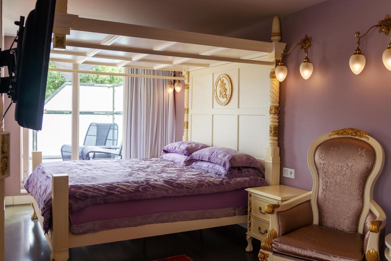 B&B Saint-Georges -Located In The City Centre Of Bruges- Extérieur photo A bedroom in the hotel